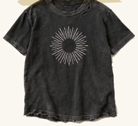 T-shirt gris délavé aux bords bruts.