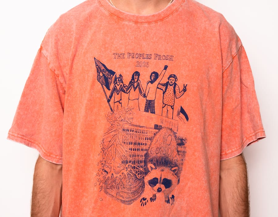 T-shirt corail imprimé à l’encre marine.